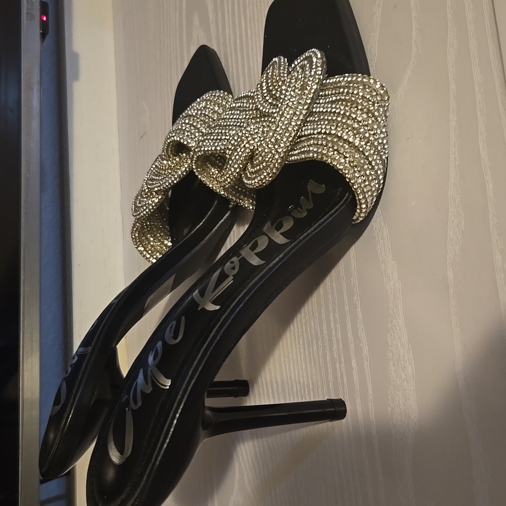 Cape Robbin Black Heels with Silver Embellishments - Picture 3 of 5